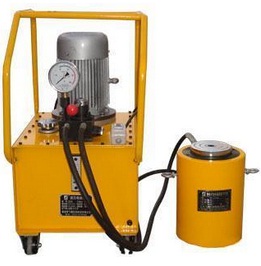 電動千斤頂?shù)恼故緢D 電動千斤頂?shù)恼故緢D